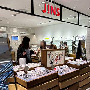 JINSの実際のお店の写真1